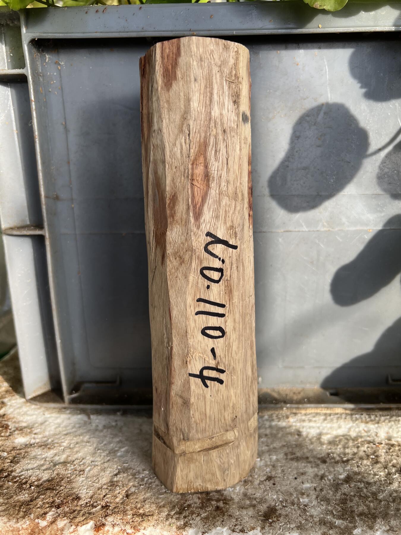 零元拍：  NO.110-4海南黄花梨原料。尺寸约195/45MM