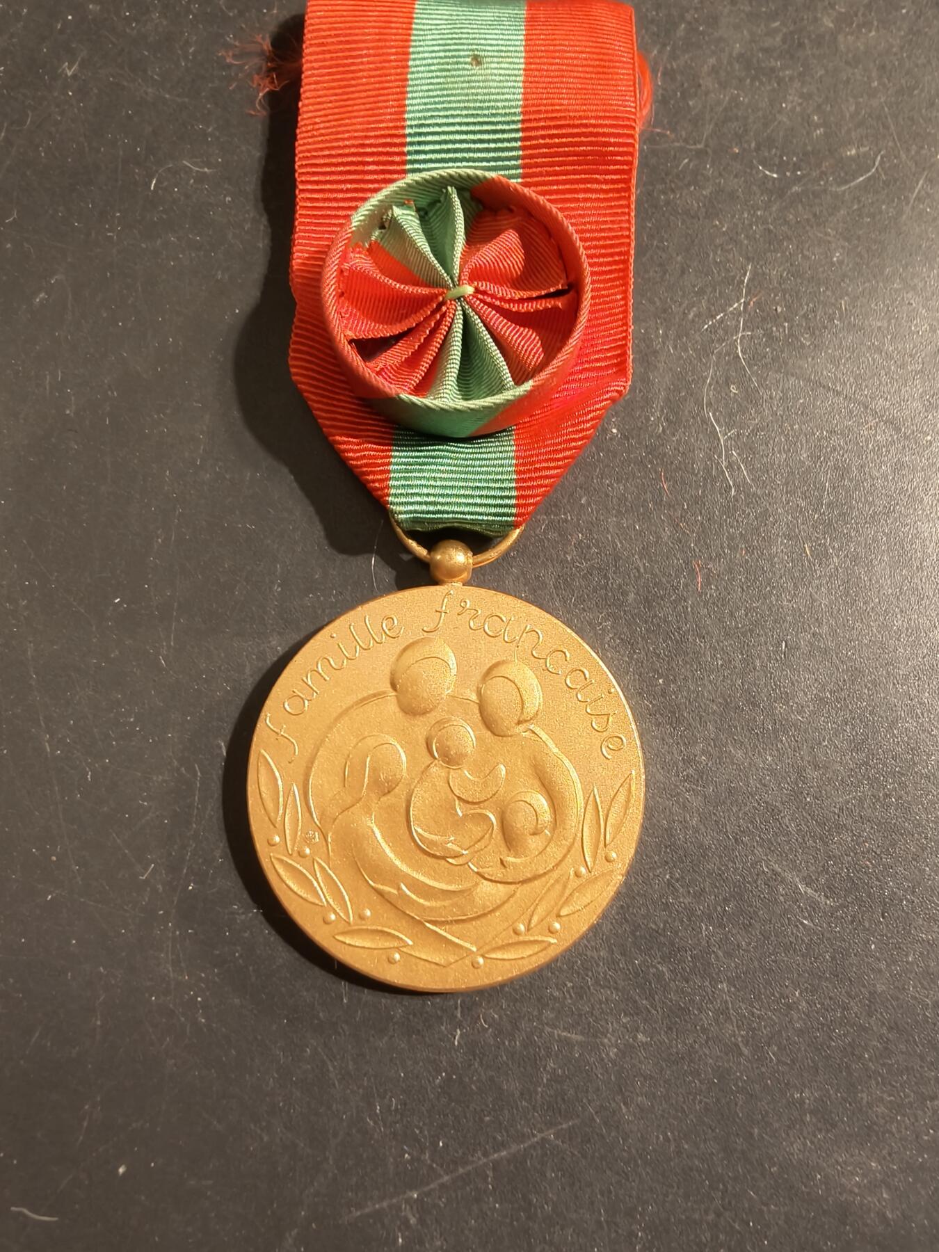 老王徽章第176期 法国金级军官级家庭奖章