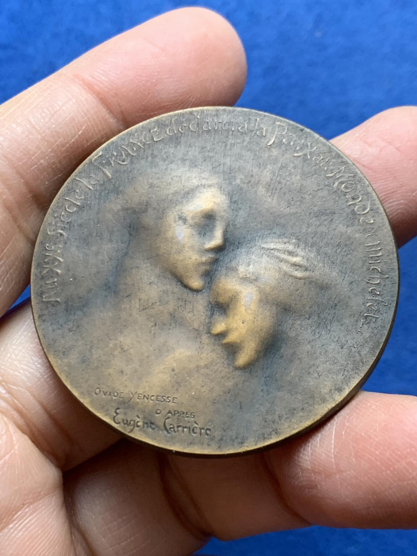 《竞宝斋》第456场 周日，周一，周二   3场连拍 （全场包邮）欢迎送拍 名家Yencesse作品 “宁静之吻”铜章 41.9克 45.3mm 带盒