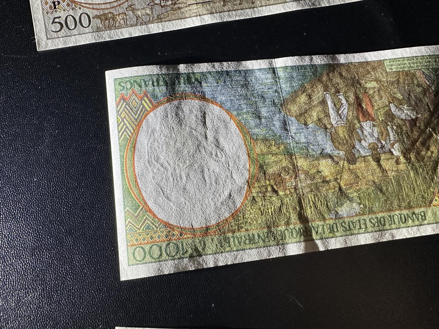 《外钞收藏家》第六百零二期（精品场）（本平台长期征集拍品、欢迎藏友们联系合作） 中非赤道几内亚500-2000法郎 四张一起 全新有压痕和点钞痕 如图