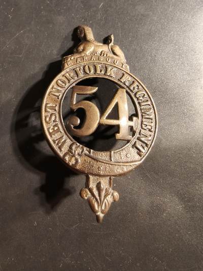 老王徽章第176期 - 英国第54步兵团格伦加里帽徽      使用时间1873-1881，该团1881年合并成为西诺福克步兵团