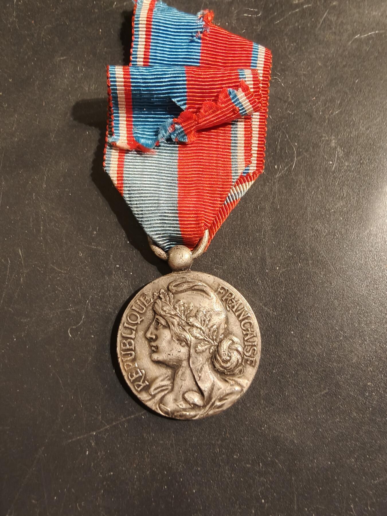 老王徽章第176期 法国银级国家音乐协会奖章