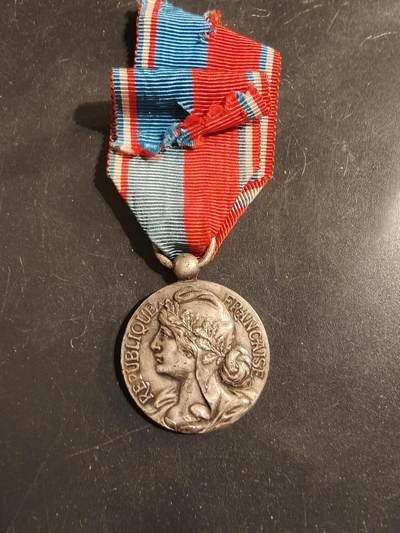 老王徽章第176期 - 法国银级国家音乐协会奖章