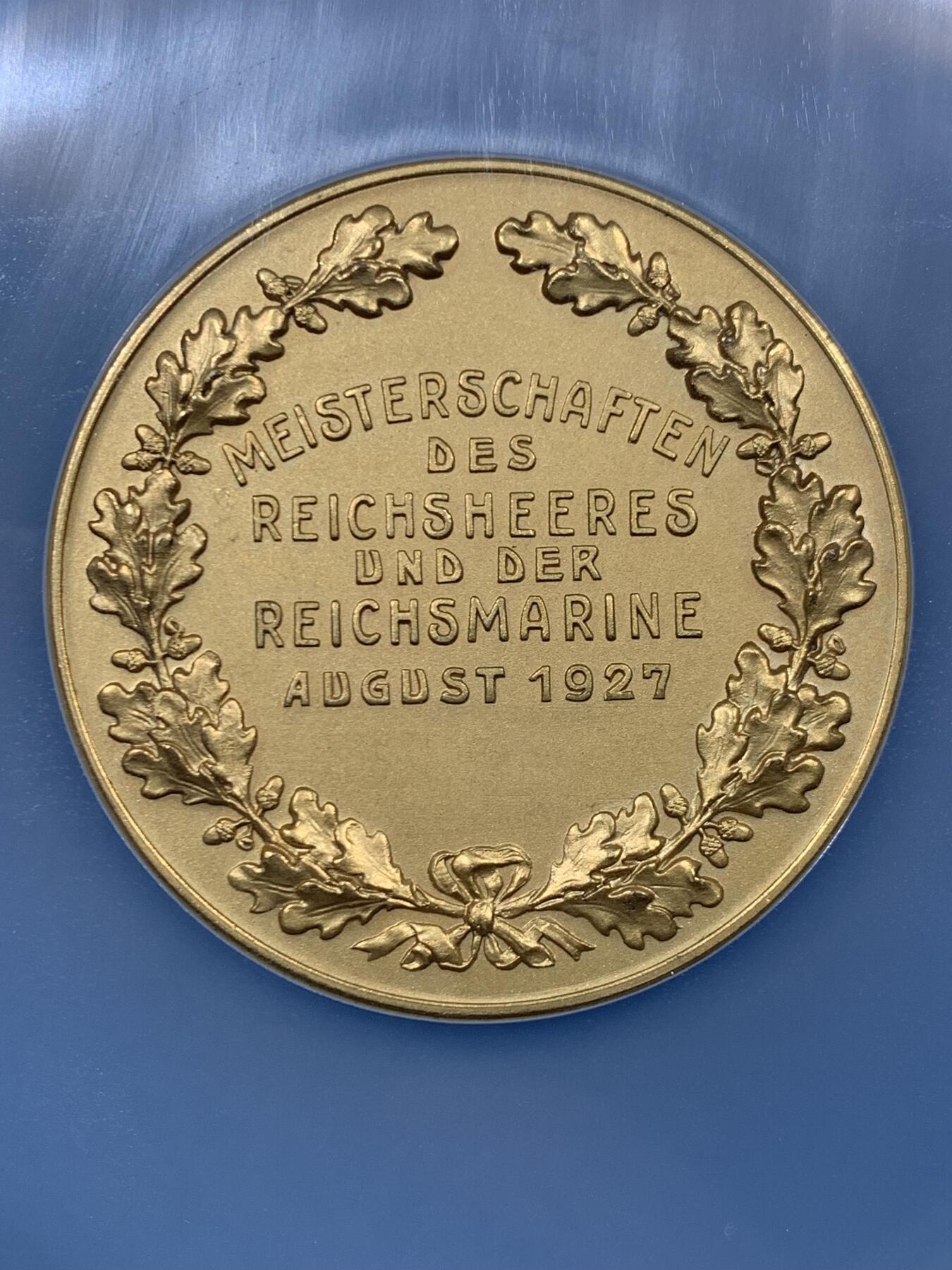 《竞宝斋》第456场 周日，周一，周二   3场连拍 （全场包邮）欢迎送拍 NGC MS63 德国1927年陆军元帅兴登堡80大寿镀金纪念高浮雕大铜章 稀少品种 金光闪闪 镀金层保存得很不错 人物惟妙惟肖