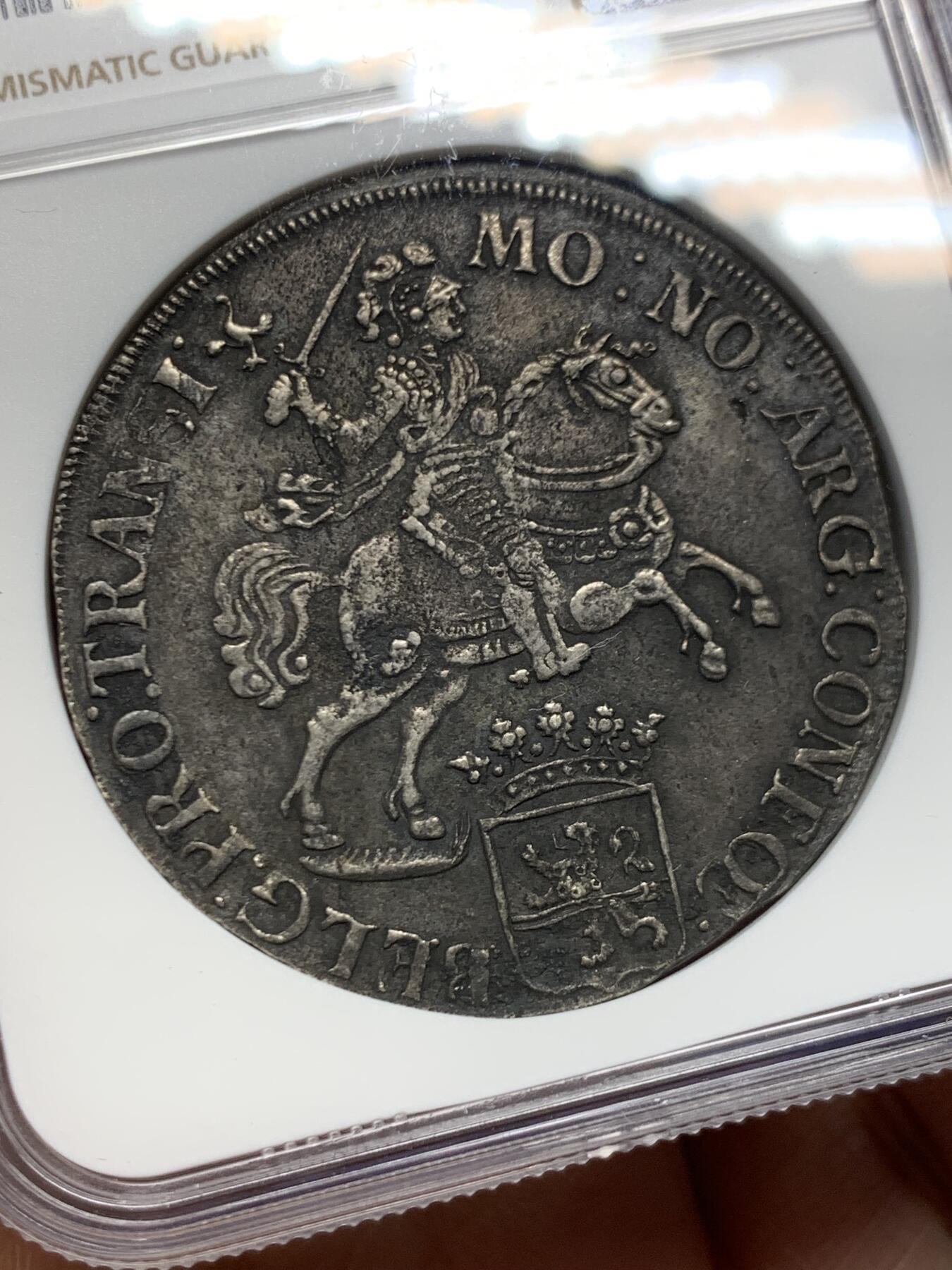 《竞宝斋》第456场 周日，周一，周二   3场连拍 （全场包邮）欢迎送拍 NGC XFD 荷兰 上艾瑟尔省 1734年 1杜卡特 银币 经典的马剑大银币 省份较少见 细节极好 黑色包浆非常漂亮 大热品种