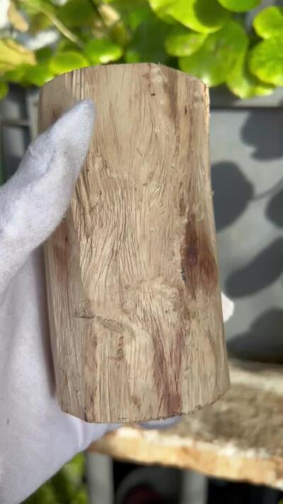 零元拍：  NO.168-1海南黄花梨原料。尺寸约110/60/60MM