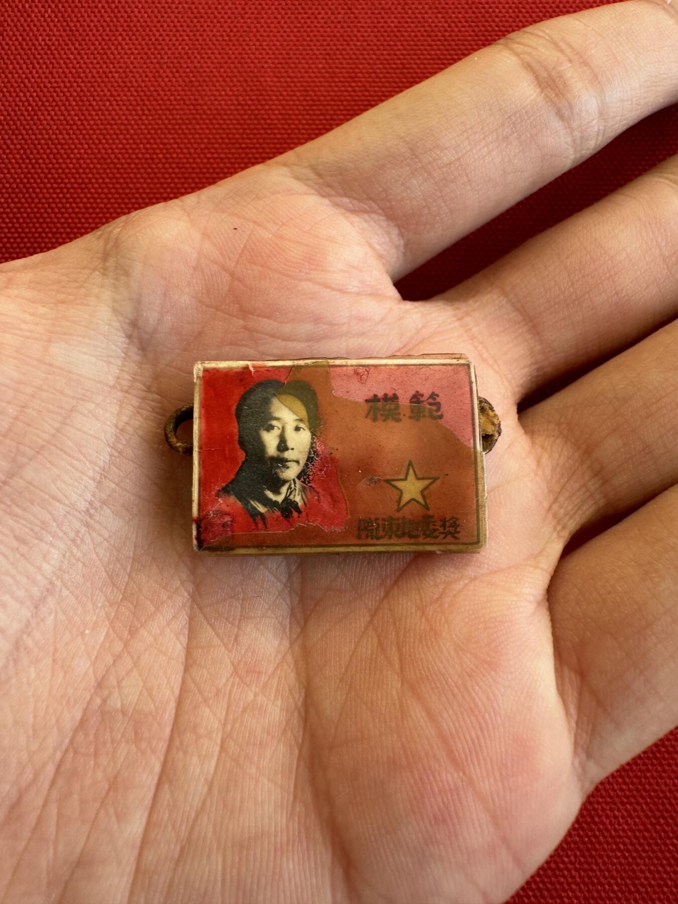 五哥徽章群   14号周三晚上八点4群联拍 一个人的