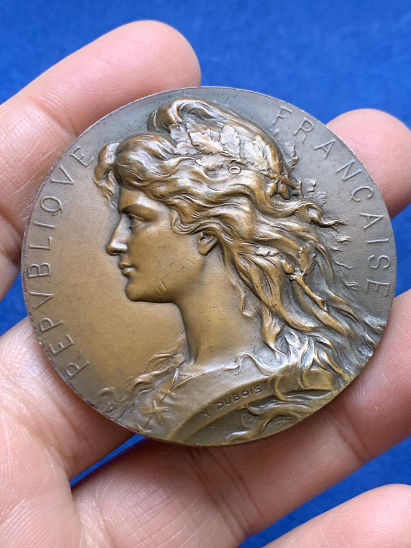 《竞宝斋》第456场 周日，周一，周二   3场连拍 （全场包邮）欢迎送拍 法国玛丽安娜女神铜章 现代大波浪发型 少见头像 H. DUBOIS作品 61.7克 49.7mm 丰饶角铜标