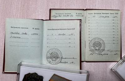 大猫徽章拍卖 第286期 苏联劳动光荣二级三级带证 同一人获得