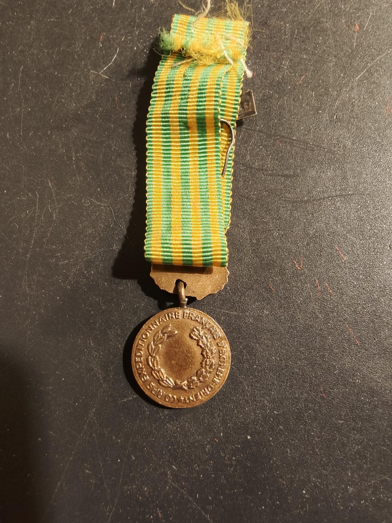 老王徽章第176期 法国1946远征印支战役奖章迷你章  带印支