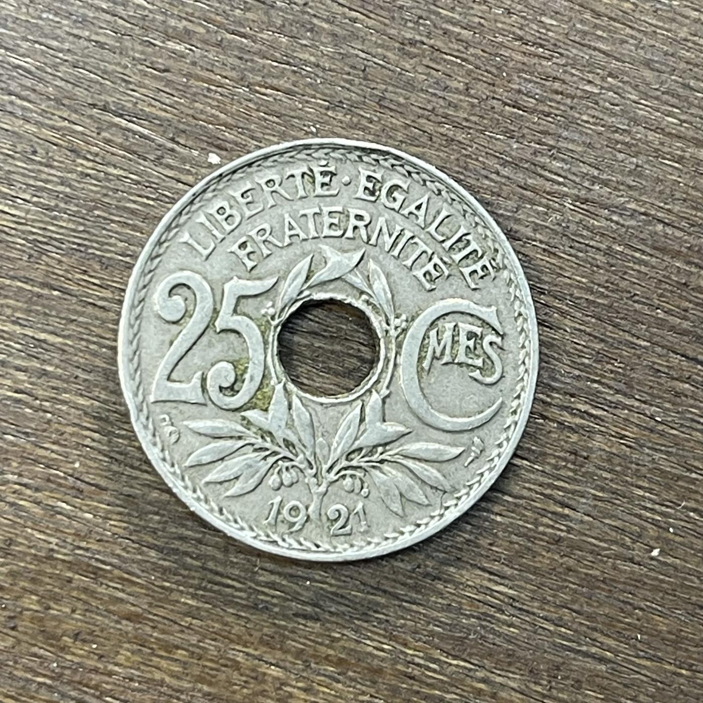 【铜匠收藏】★第138场★散币场。不寄存，30包邮。不满30元，支付5元运费。《接受代拍 代送NGC评级》 16【无寄存】1921年法国25分中孔铜镍币