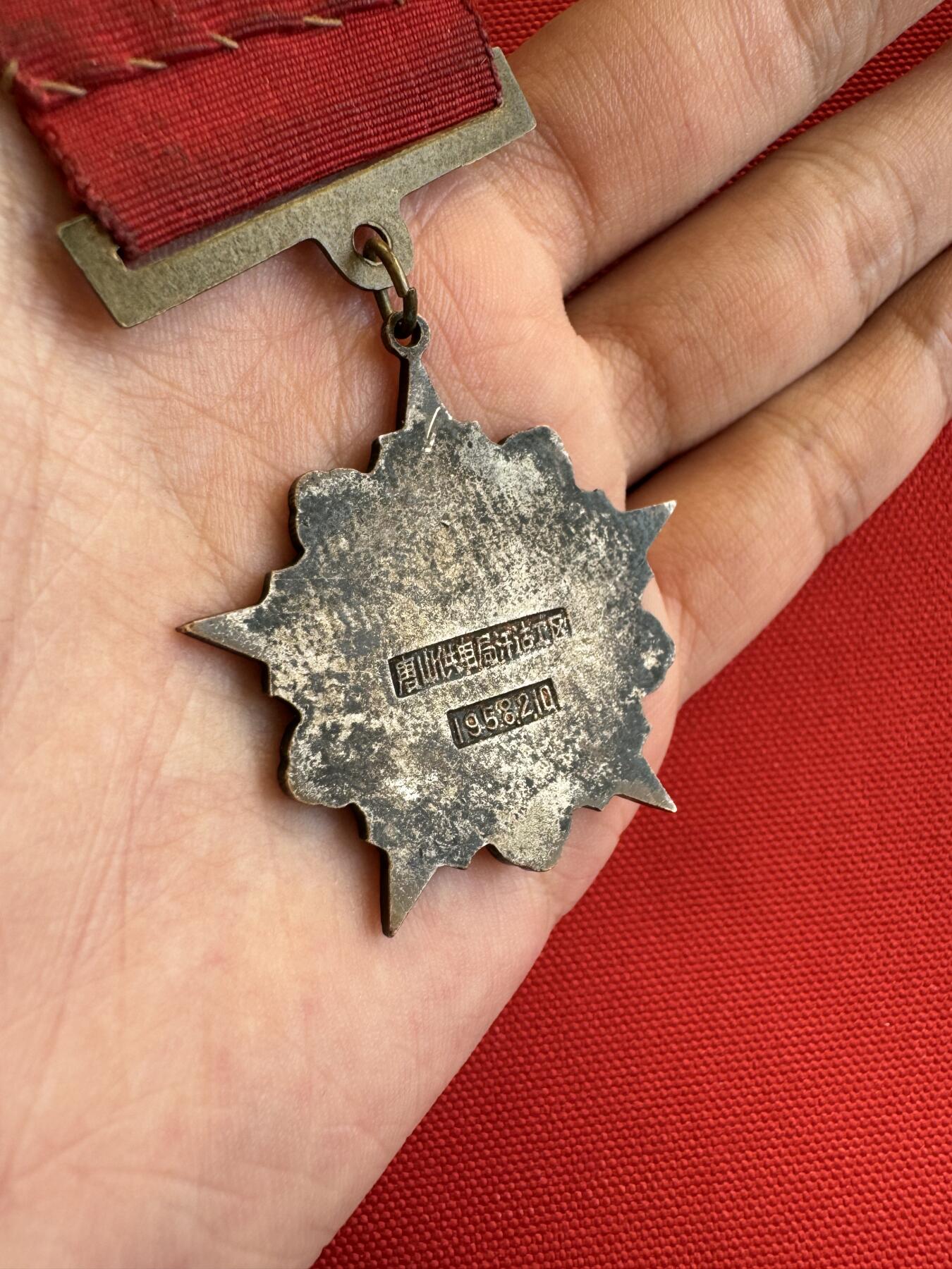 五哥徽章群   14号周三晚上八点4群联拍 铜章