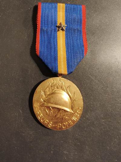 老王徽章第176期 - 法国金级消防员协会奖章