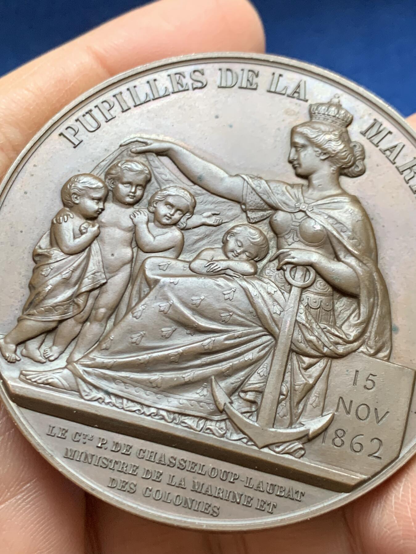 《竞宝斋》第456场 周日，周一，周二   3场连拍 （全场包邮）欢迎送拍 法国1862年拿破仑三世布雷斯特海军学院纪念大铜章，品相状态非常棒，直径59.5mm，重约：107.95克