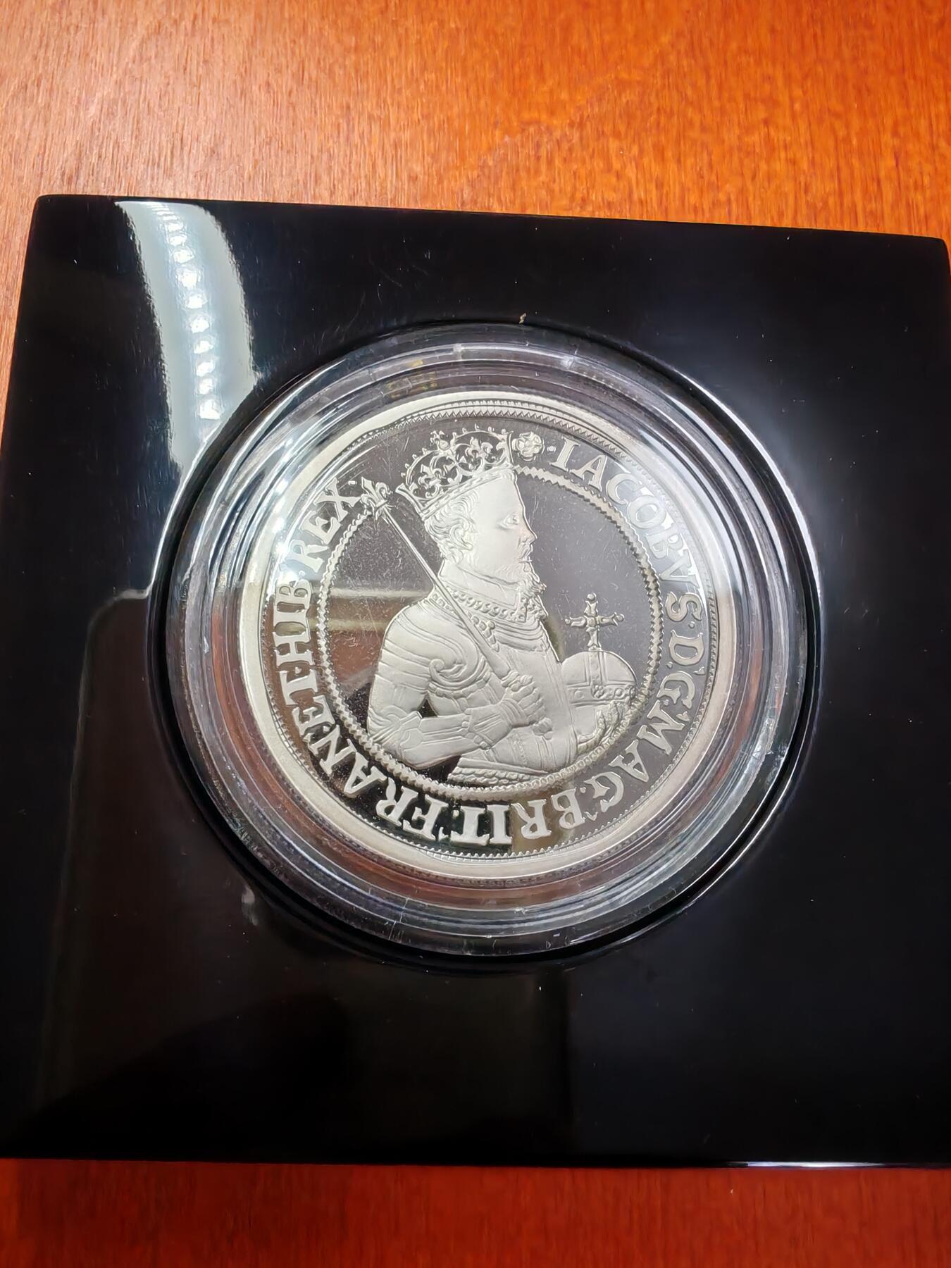 长老汇蛇年精选第九十三场拍卖 2022英国历代君主系列詹姆士一世5英镑精制银币，2盎司999银，700枚，盒证全，钢琴烤漆木盒