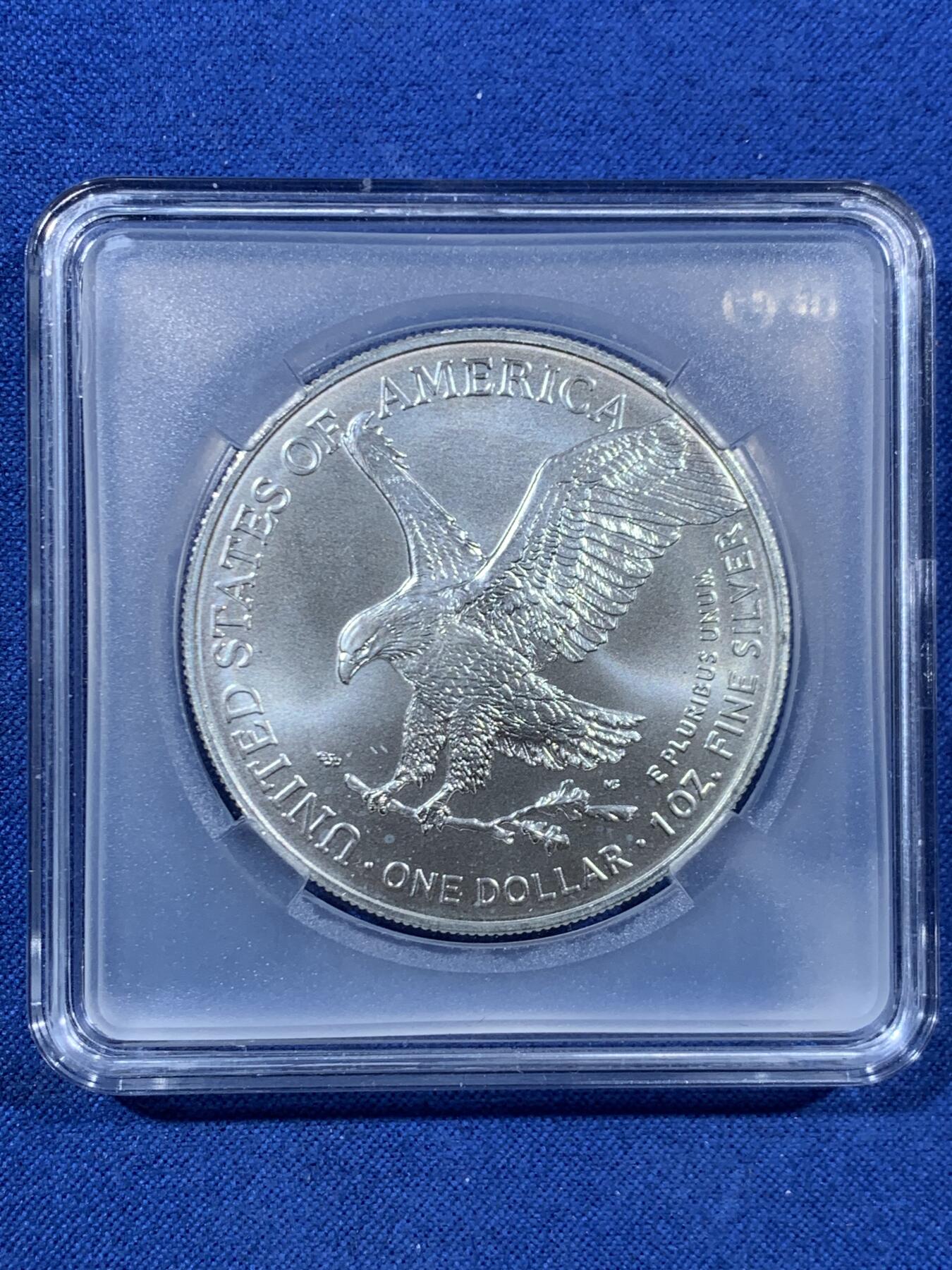 《竞宝斋》第456场 周日，周一，周二   3场连拍 （全场包邮）欢迎送拍 美国2023年发行鹰洋1美元投资银币