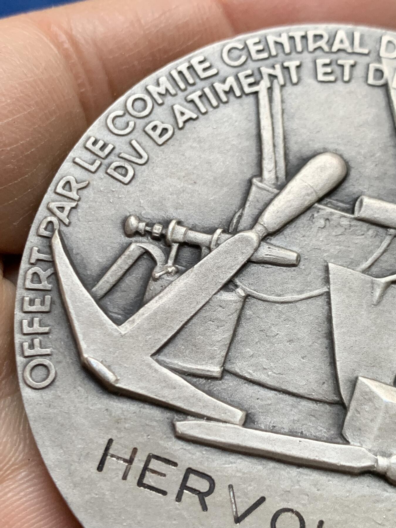 《竞宝斋》第456场 周日，周一，周二   3场连拍 （全场包邮）欢迎送拍 法国建筑和公共工程颁发纪念大银章 125.2克 59.3mm 丰饶角1银标 带盒