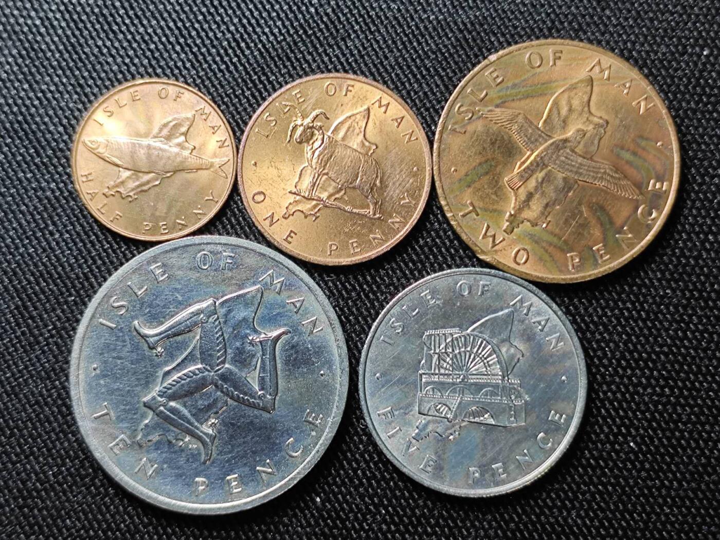 KK钱币收藏小铺  第400期  百期特拍（四拍之四）2月预留时间 周末发货  1976马恩岛大小面值清年一套