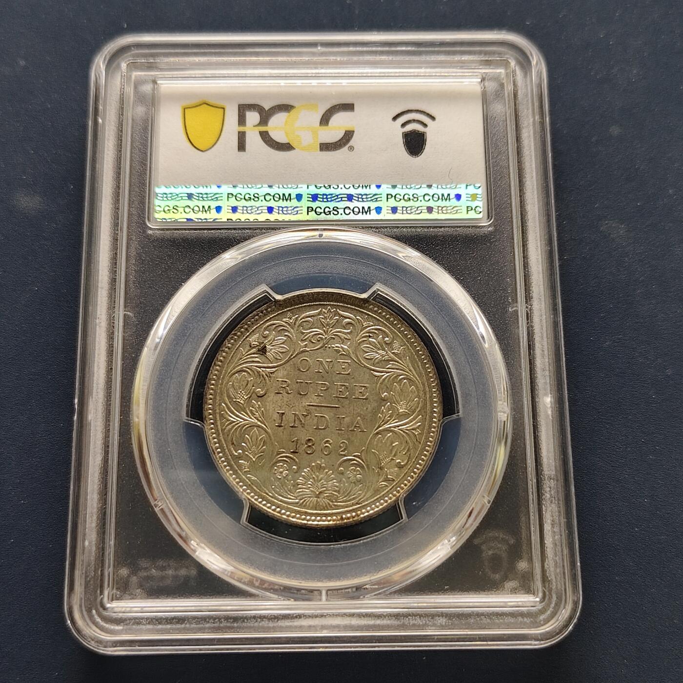 【全场包邮】纯粹捡漏拍495场-持续更新中 英属印度1862年维多利亚女王QUEEN版1卢比银币-PCGS MS62