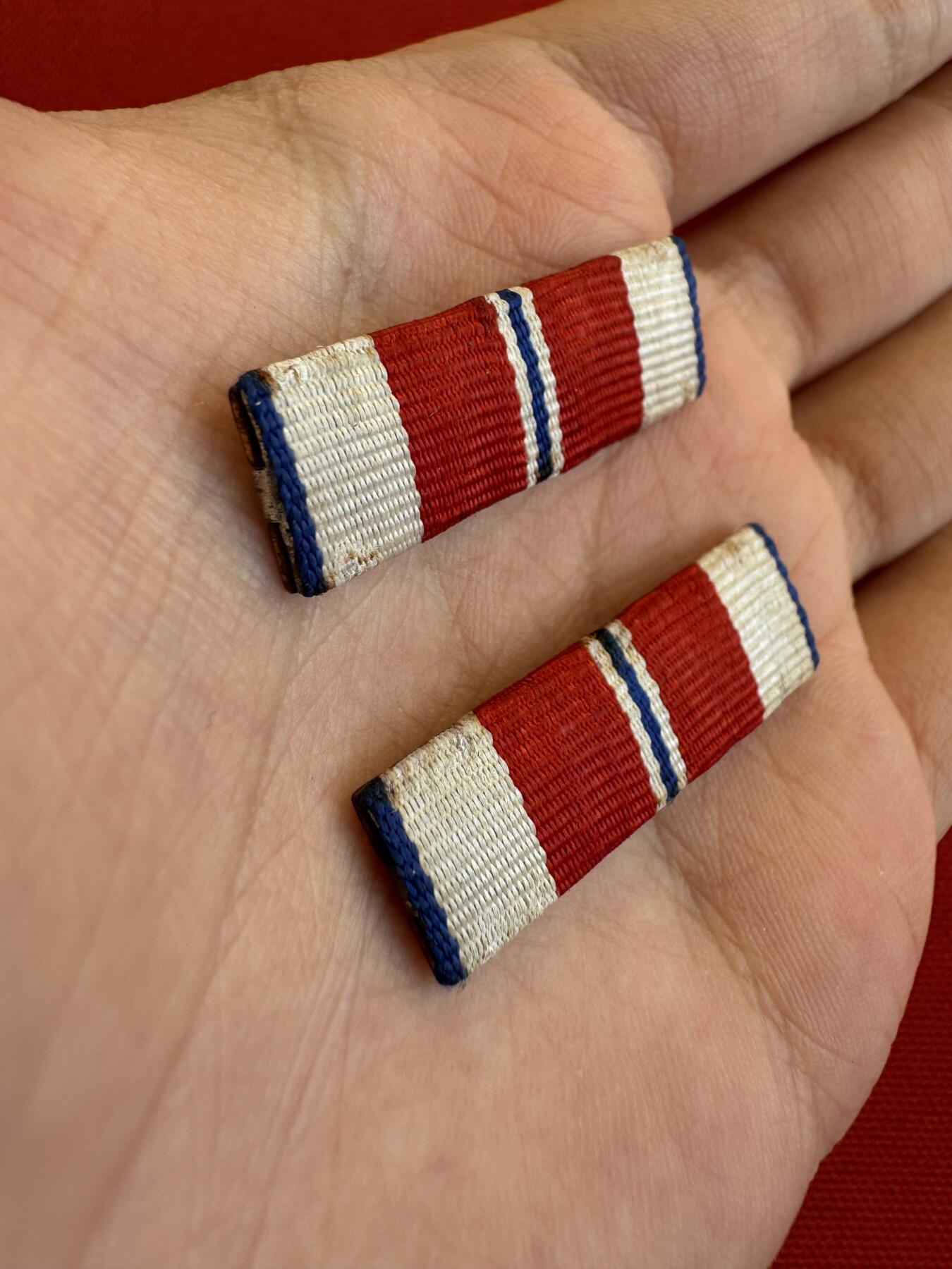 五哥徽章群   14号周三晚上八点4群联拍 略章两枚合拍