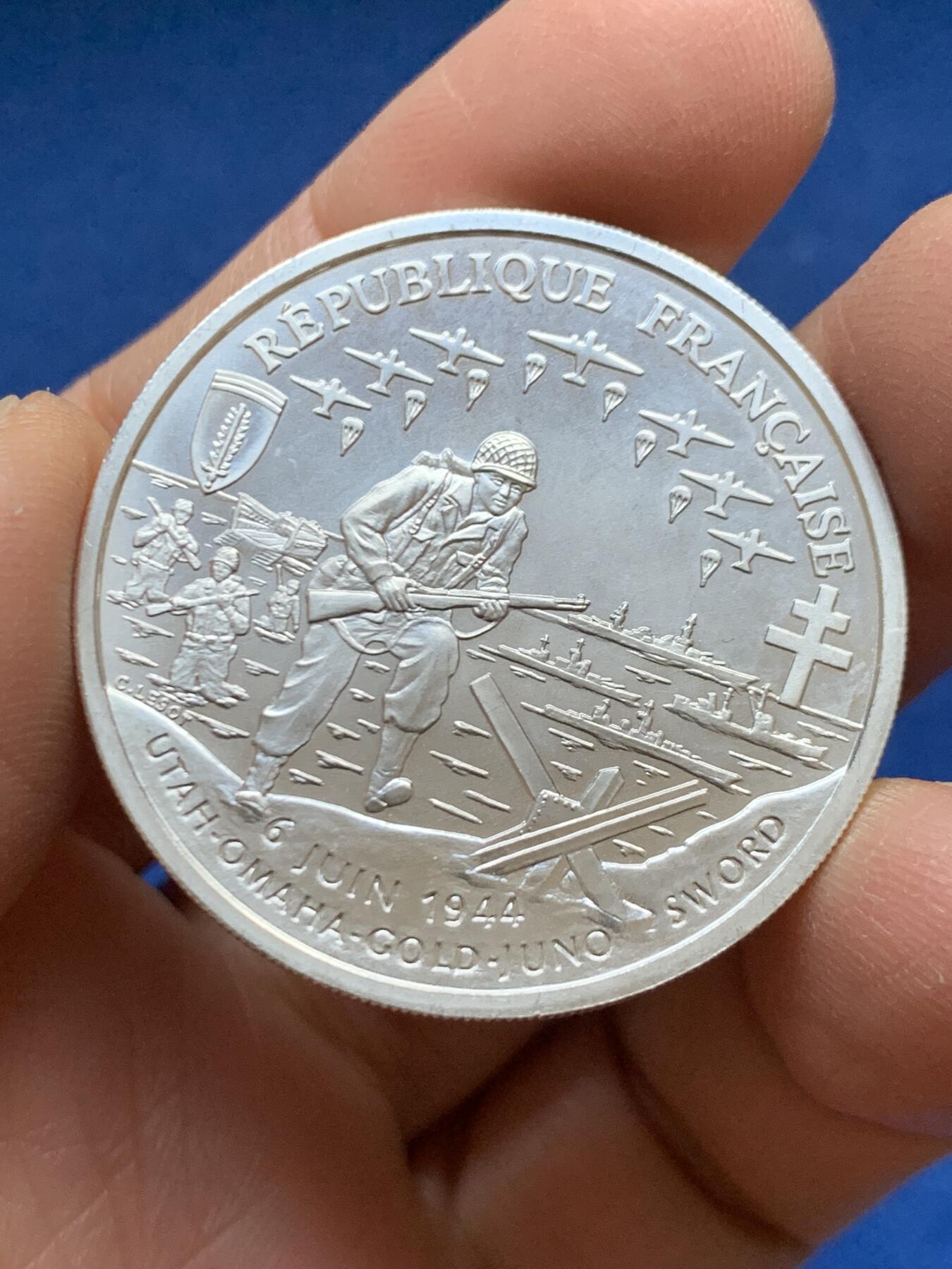 《竞宝斋》第456场 周日，周一，周二   3场连拍 （全场包邮）欢迎送拍 法国1993年诺曼底登陆50周年纪念1法郎银币 900银 重22.2克