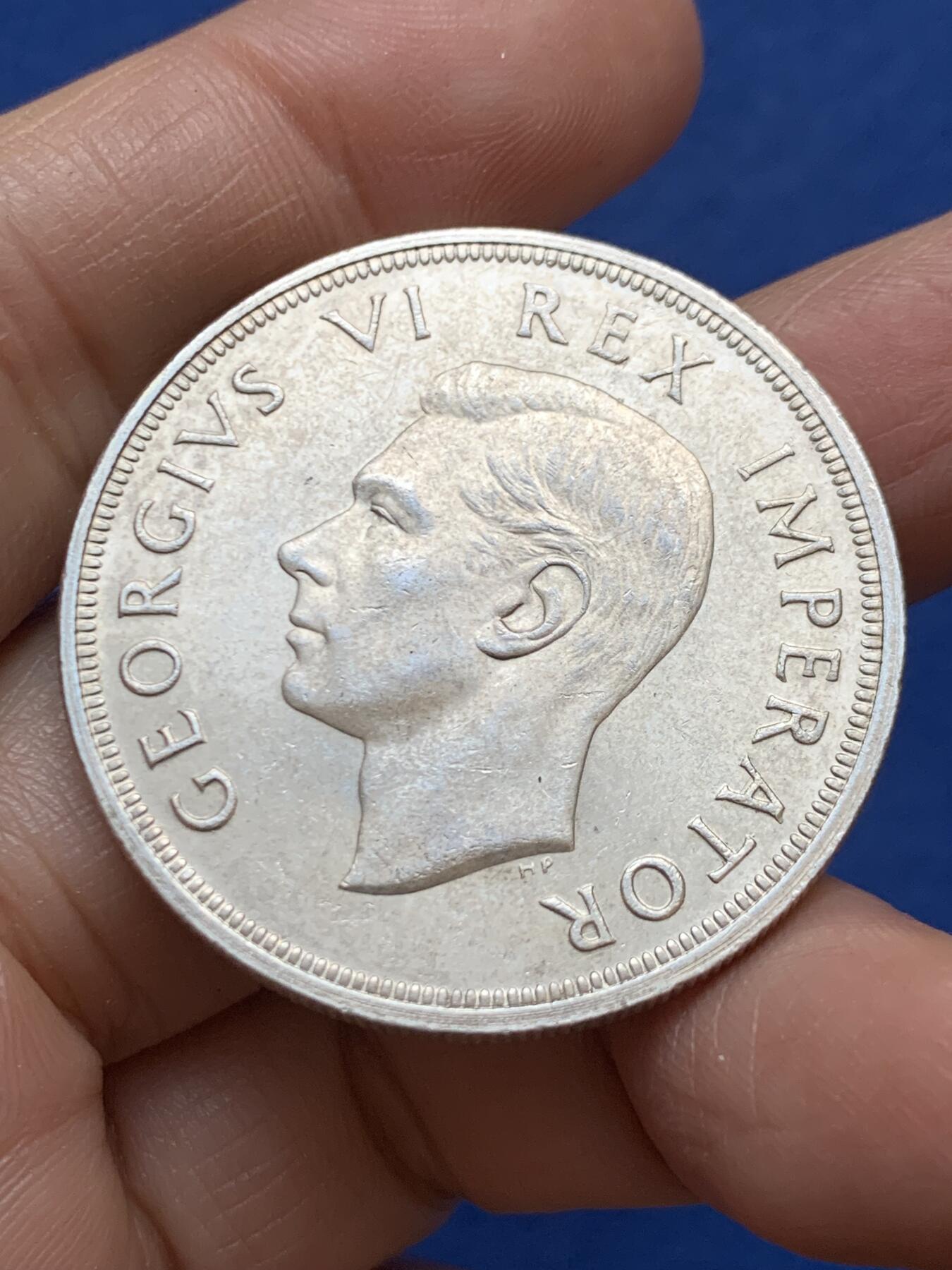 《竞宝斋》第457场 周日，周一，周二   3场连拍 （全场包邮）欢迎送拍 南非1947年5先令羚羊银币 好品 高银版