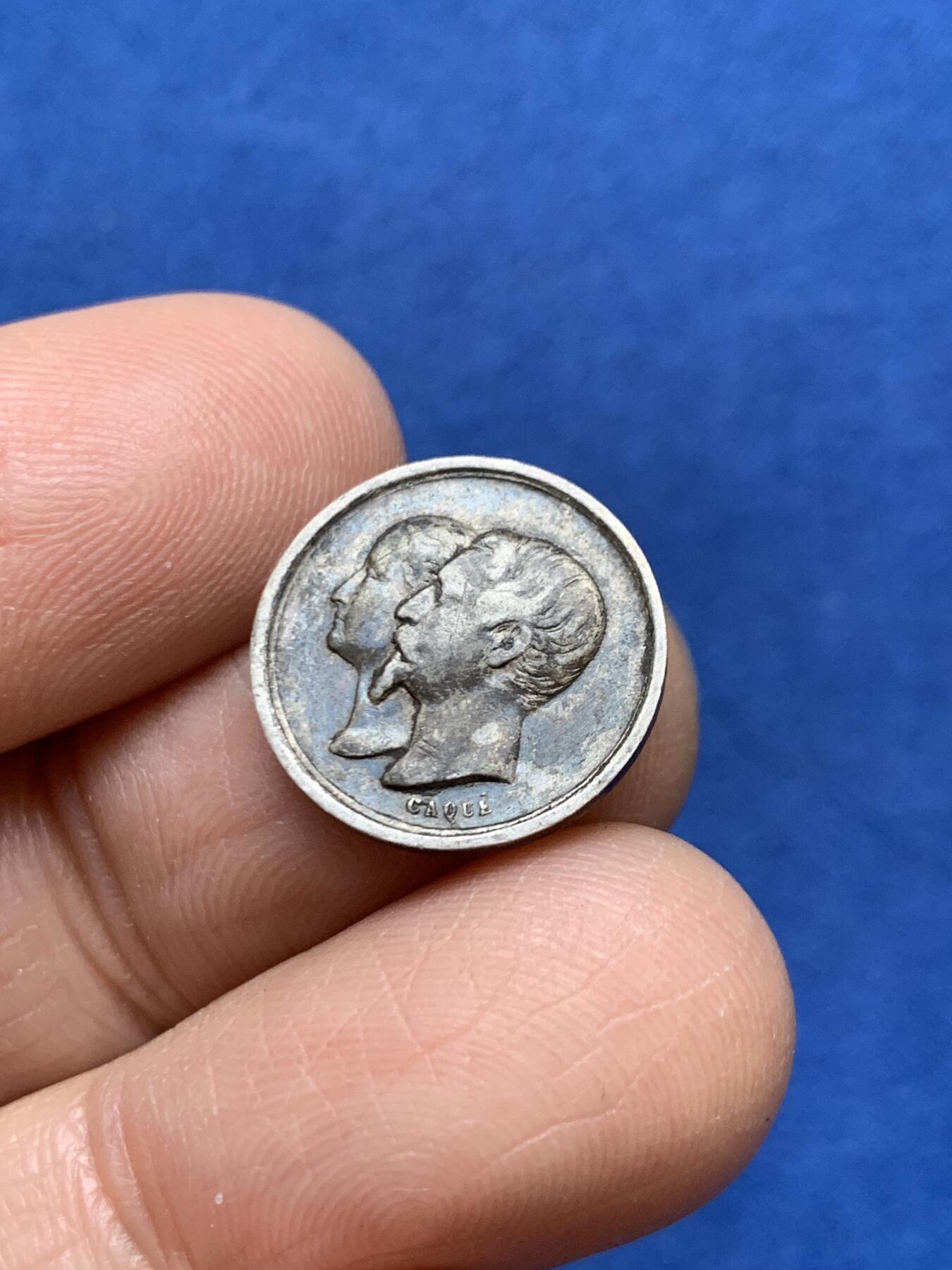 《竞宝斋》第457场 周日，周一，周二   3场连拍 （全场包邮）欢迎送拍 法国1856年拿破仑四世洗礼纪念银章，正面拿破仑四世，背面拿破仑三世夫妇头像，15.9mm，1.95克