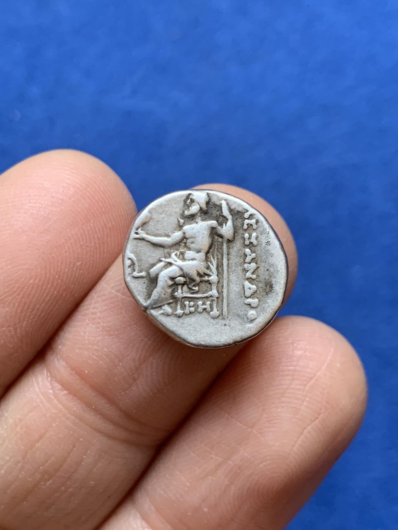 《竞宝斋》第457场 周日，周一，周二   3场连拍 （全场包邮）欢迎送拍 古希腊-马其顿王国 公元前336-323年 1德拉克马 银币 亚历山大大帝在位时期发行 正面海格力斯 背面宙斯神像 打制不错 古典币经典品种