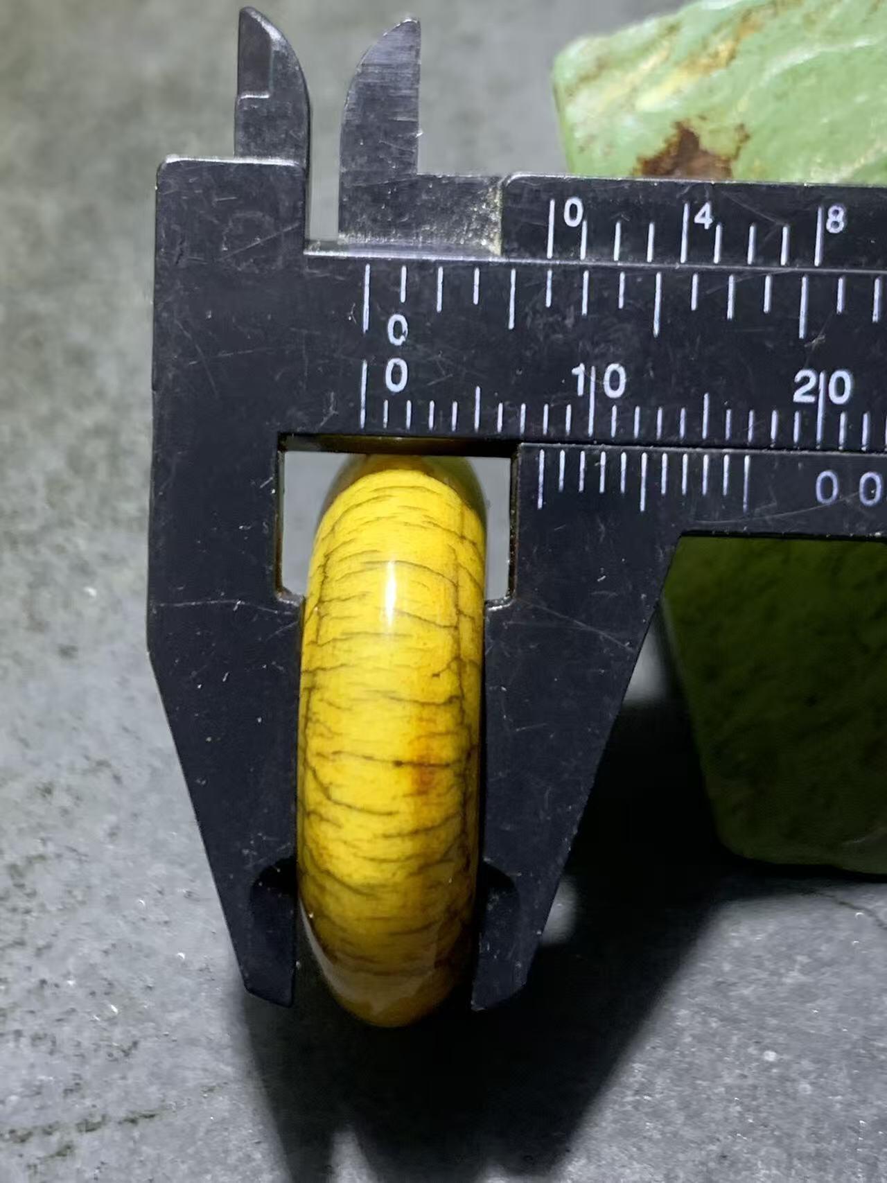 精美骨圈戒指，（跑环，卡环）一个，。