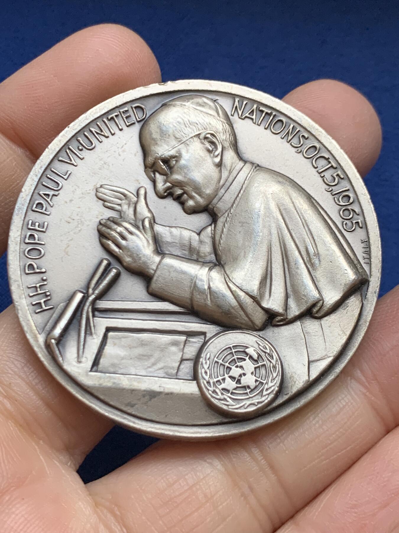 《竞宝斋》第457场 周日，周一，周二   3场连拍 （全场包邮）欢迎送拍 三枚一组 教皇保罗六世镀银铜章 总重203.8克 49.5mm