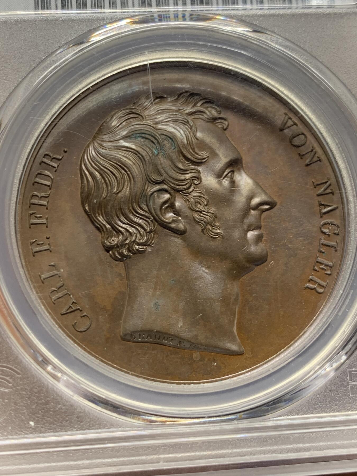 《竞宝斋》第457场 周日，周一，周二   3场连拍 （全场包邮）欢迎送拍 PCGS SP63 德国1835年普鲁士政治家卡尔.冯.莱格勒高浮雕纪念铜章，背面为胜利女神骑鹰仙图，pcgs冠军分。加厚盒装