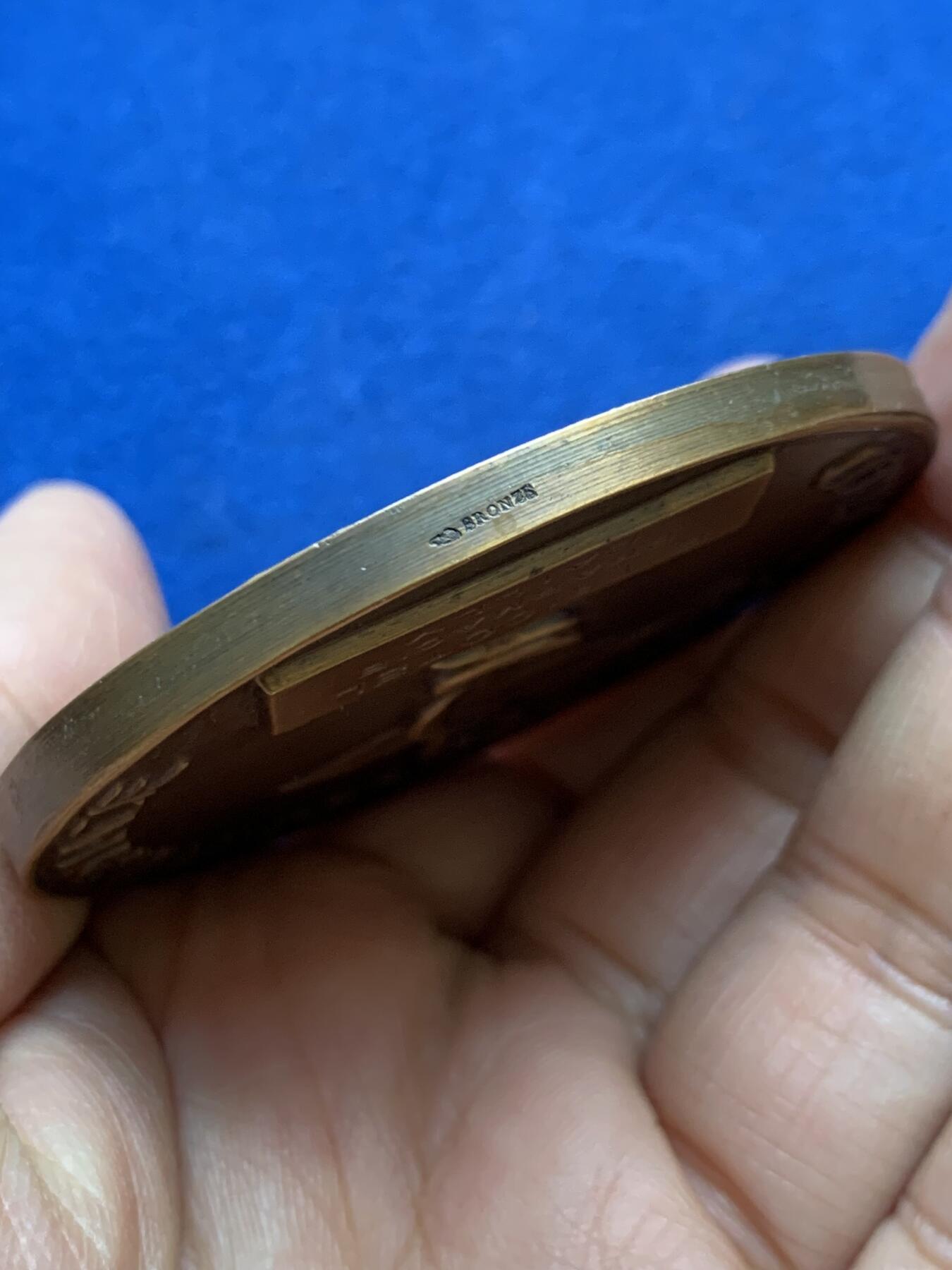 《竞宝斋》第457场 周日，周一，周二   3场连拍 （全场包邮）欢迎送拍 法国20世纪医药盖伦奖高浮雕加厚大铜章。直径60mm，重约121.8克，丰饶角BRONZE