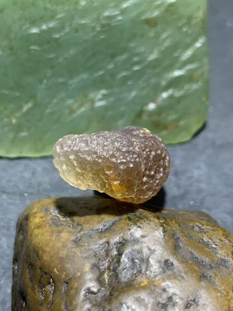 放福利！精美天然麻皮葫芦形糖心阿拉善玛瑙原石一颗，