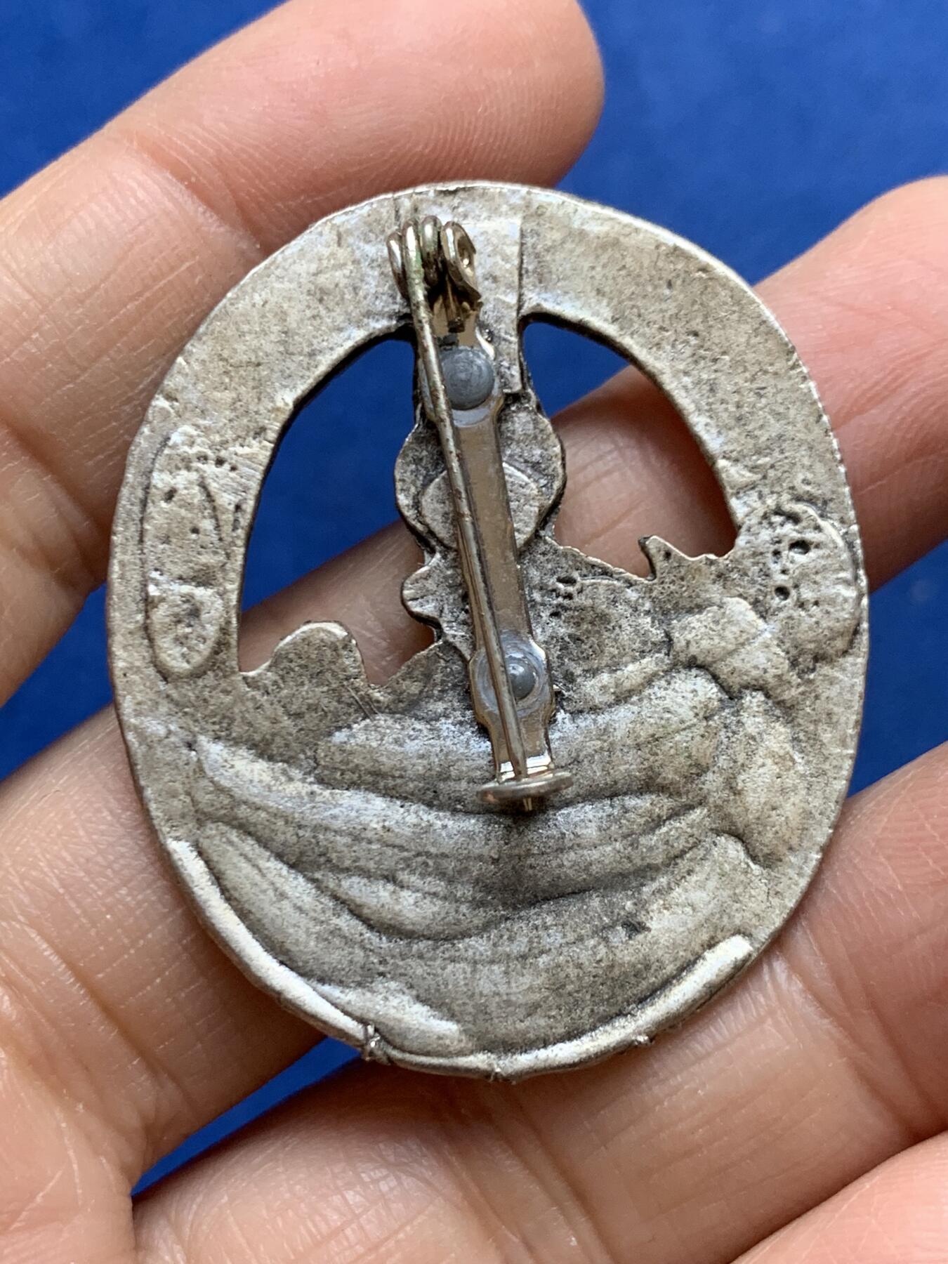 《竞宝斋》第457场 周日，周一，周二   3场连拍 （全场包邮）欢迎送拍 德国反游击斗争军事徽章，尺寸：37.3*45mm，重量：12.7克，少见品种。