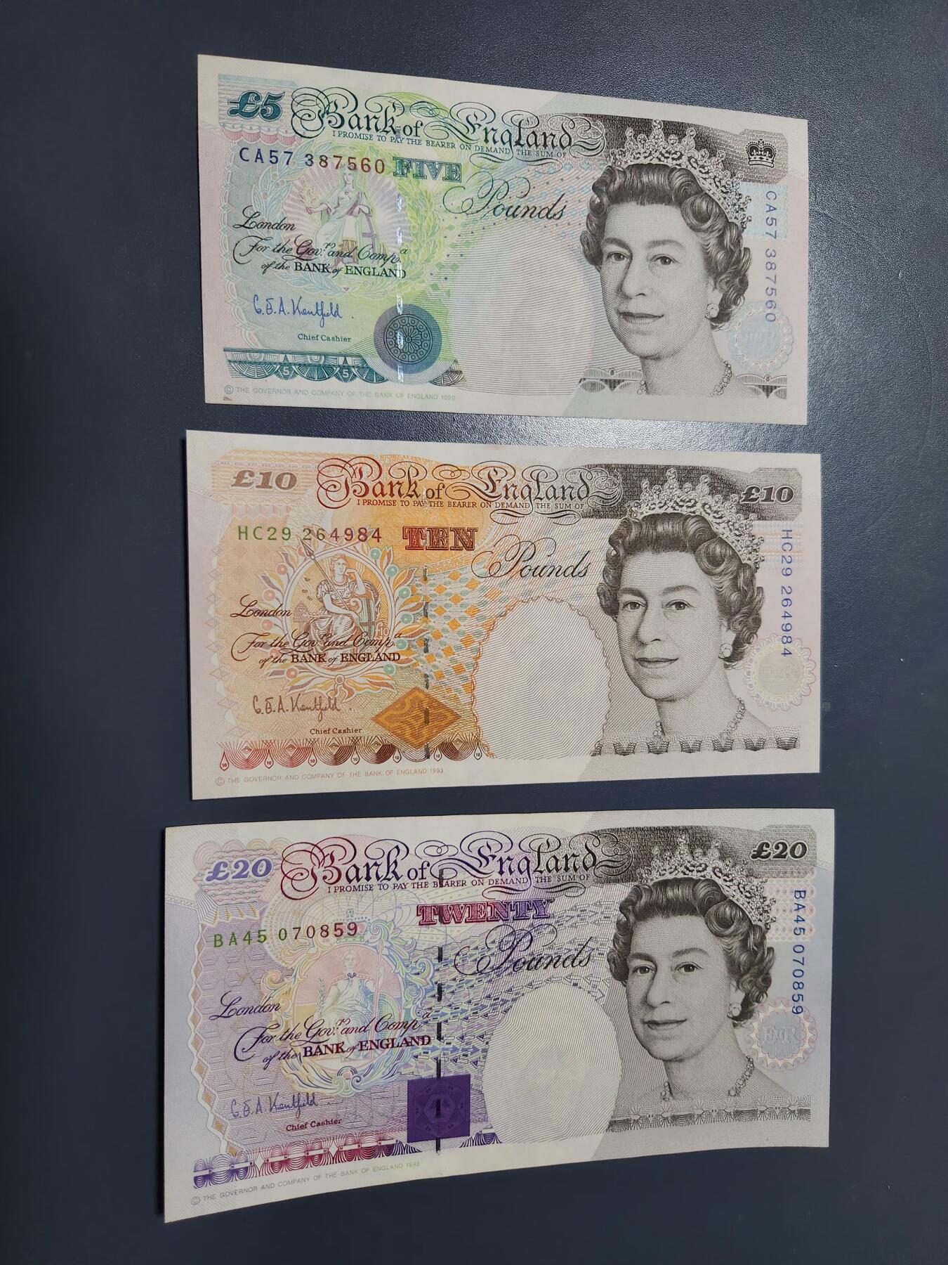 1月13号晚上8点 外国纸币自动截拍第8场 英国5-10-20镑 极美品近新一套