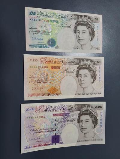 1月13号晚上8点 外国纸币自动截拍第8场 - 英国5-10-20镑 极美品近新一套