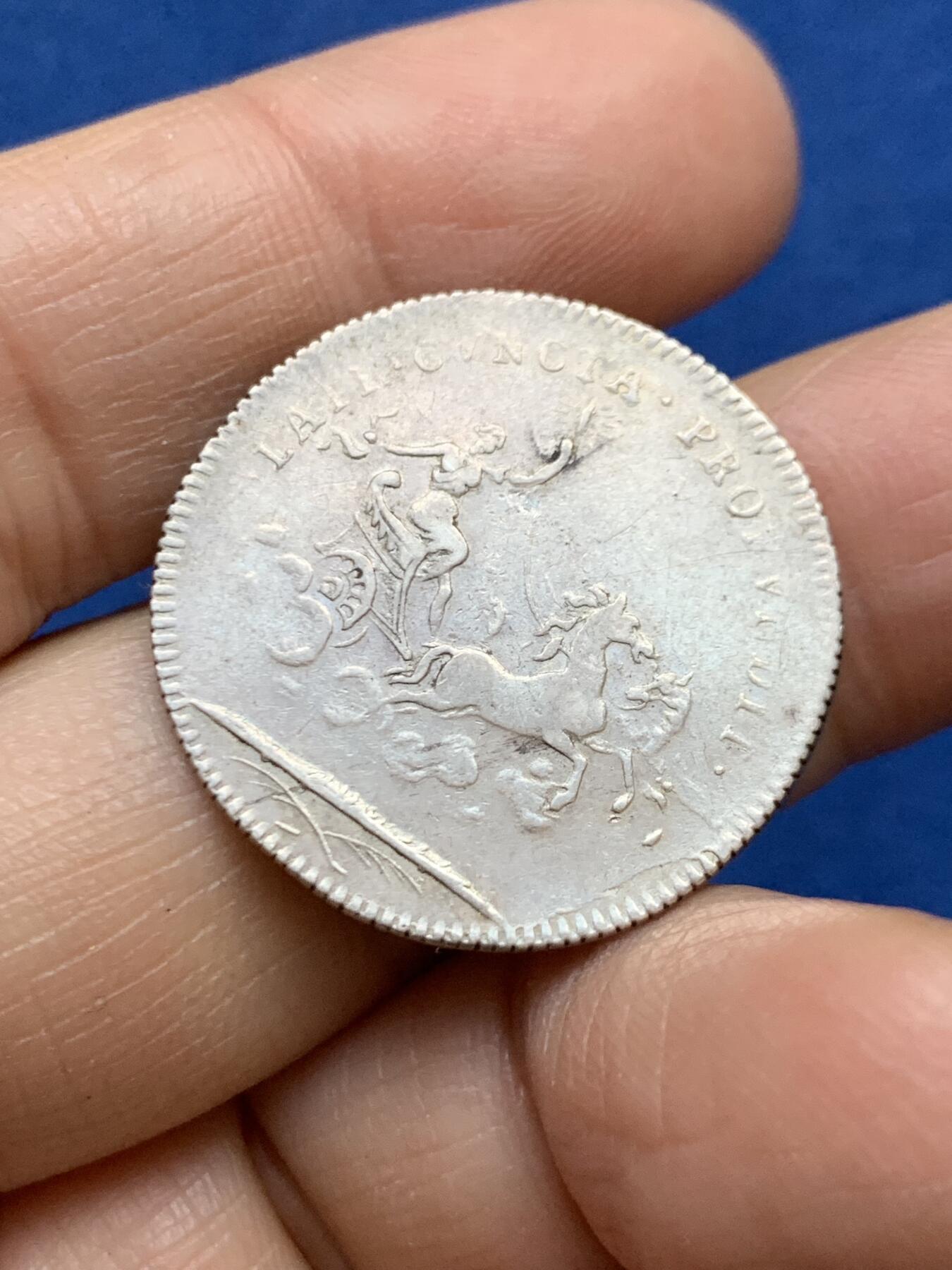 《竞宝斋》第457场 周日，周一，周二   3场连拍 （全场包邮）欢迎送拍 路易十五少年像圆形代用银币，直径约27.5mm，重5.25克