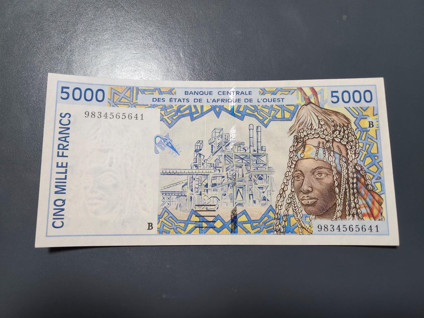 1月13号晚上8点 外国纸币自动截拍第8场 西非5000法郎 字母B贝宁 几乎全新