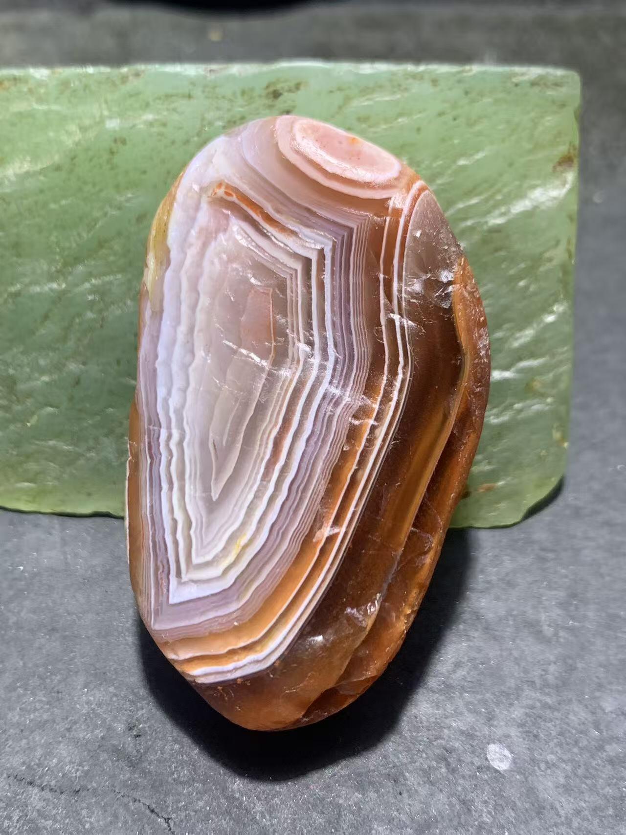 精美川料冰飘千层纹天眼图案水冲籽南红玛瑙原石一颗，