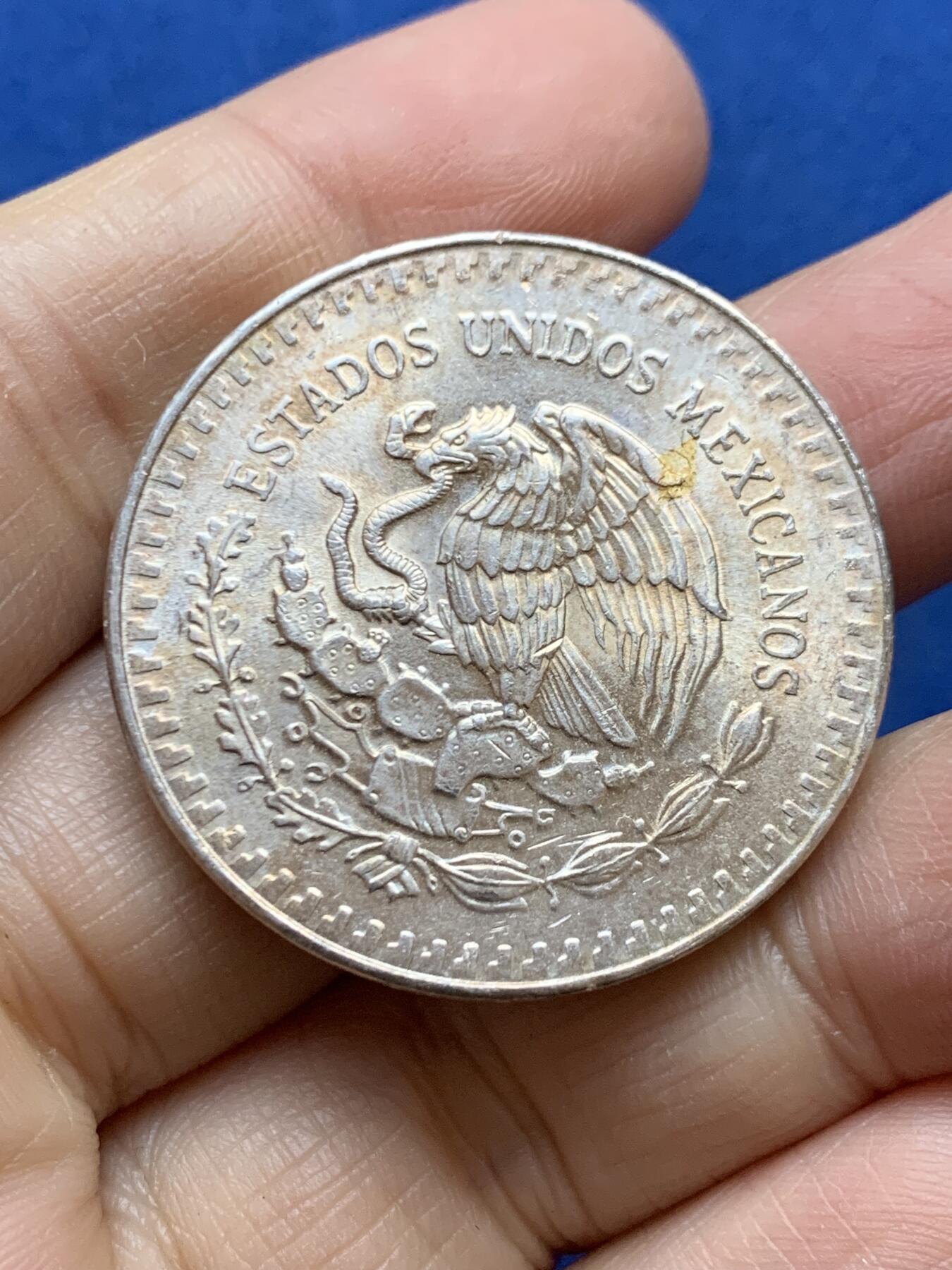 《竞宝斋》第457场 周日，周一，周二   3场连拍 （全场包邮）欢迎送拍 墨西哥1985年天使银币 纯银1盎司 正面自由女神像 背面墨西哥双头鹰 转光好