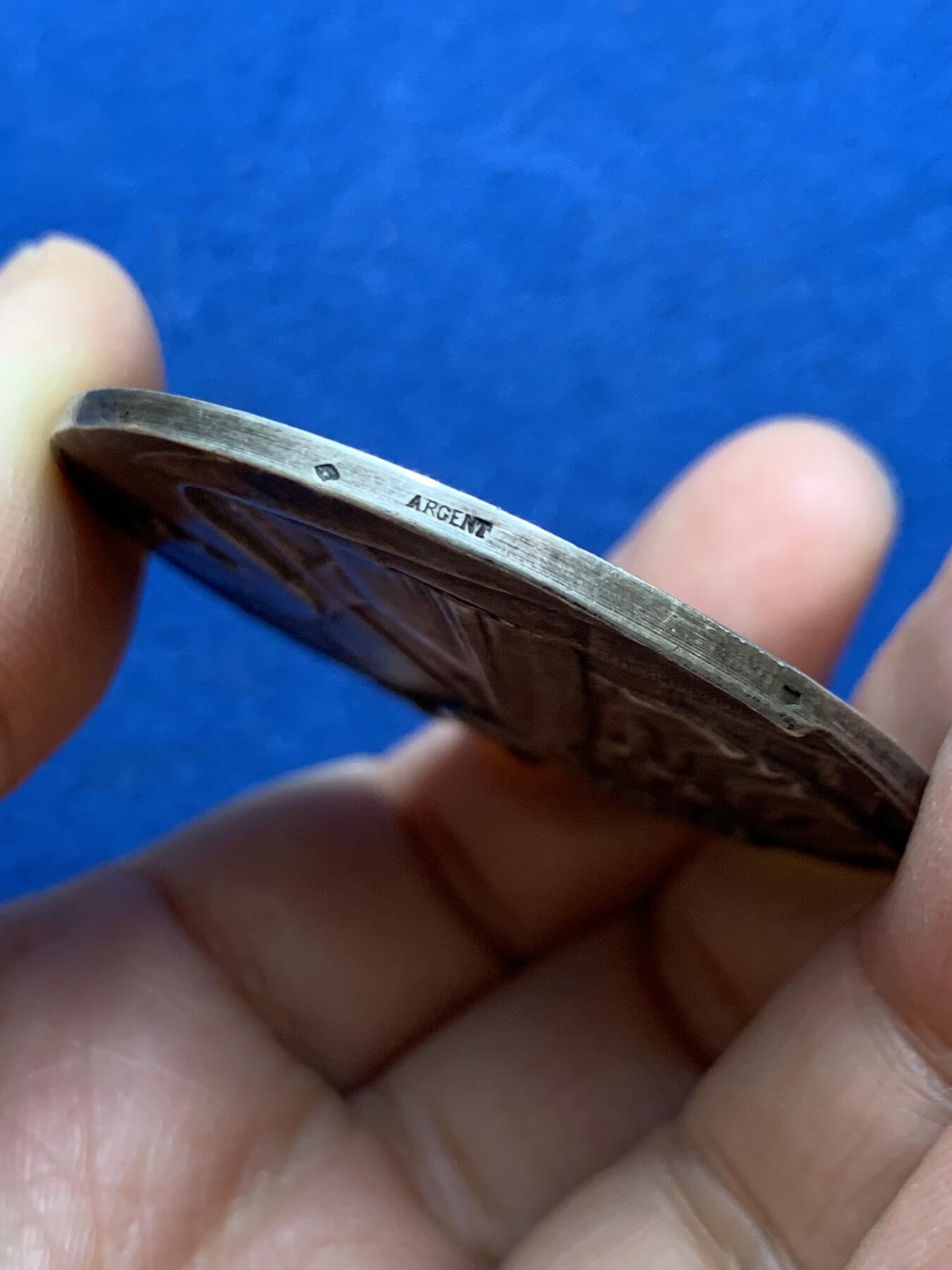 《竞宝斋》第457场 周日，周一，周二   3场连拍 （全场包邮）欢迎送拍 大师Dammann作 巴黎商业与工业雇员工会纪念大银章 55.9克 50mm 菱形 野猪头银标