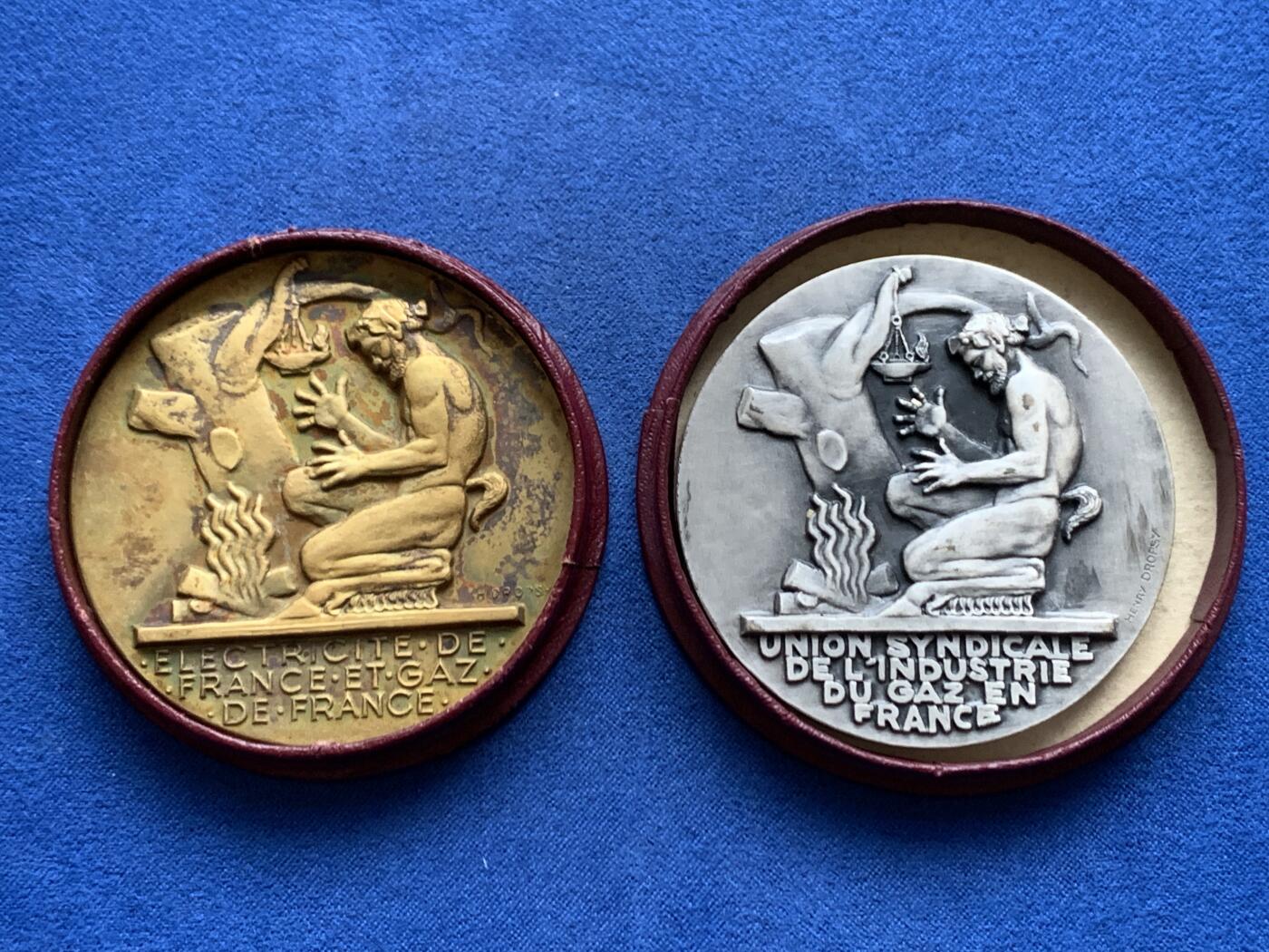 《竞宝斋》第457场 周日，周一，周二   3场连拍 （全场包邮）欢迎送拍 两枚一组 法国电力铜章 镀金（55.2mm 70.35克）镀银（54.2mm 77.7克）带盒