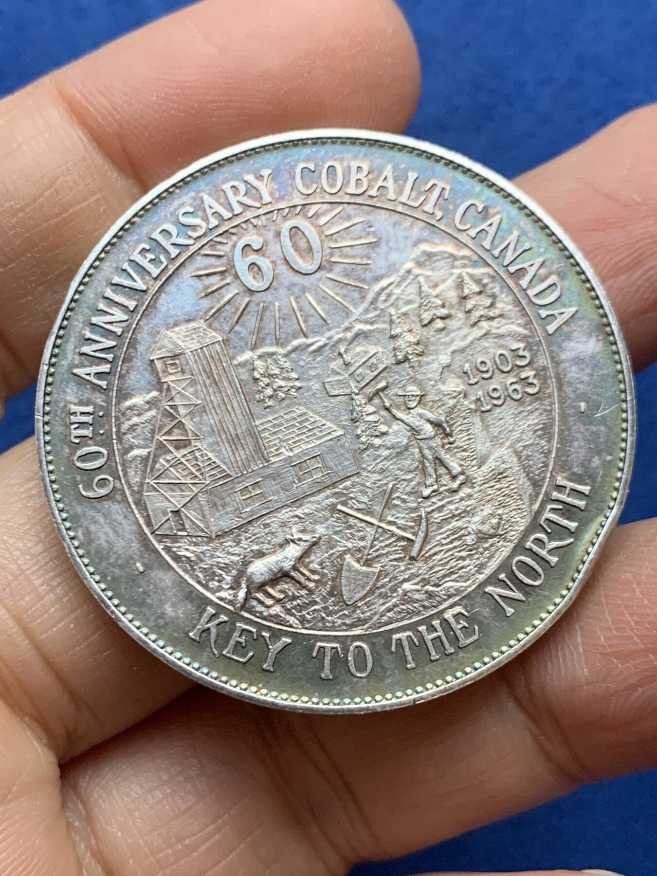 《竞宝斋》第457场 周日，周一，周二   3场连拍 （全场包邮）欢迎送拍 1963年加拿大Cobalt银矿开采60周年纪念银章 40.3mm 45.75g 999银 边有磕