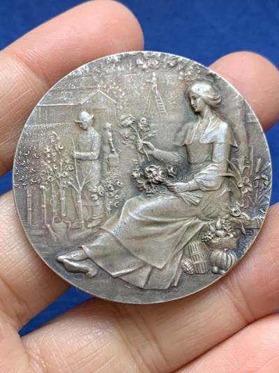 《竞宝斋》第457场 周日，周一，周二   3场连拍 （全场包邮）欢迎送拍 - 法国插花少女银章 45.65克 45.7mm 菱形950银标