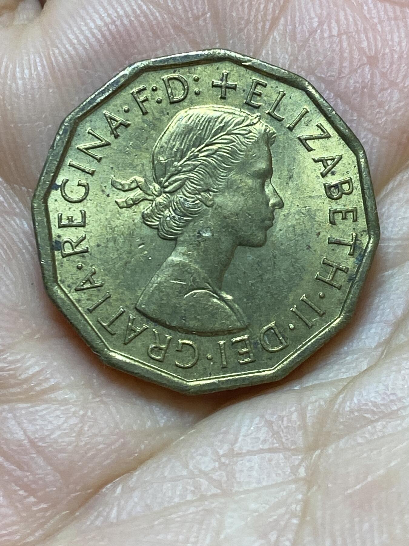 2026年第六场(总第一百七十五场）外国好品散币场(免佣金) 英国🇬🇧1963年3便士(伊丽莎白二世青年桂冠第二版)