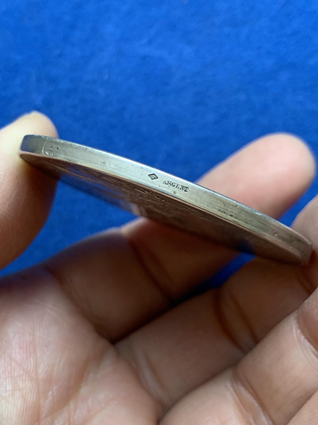 《竞宝斋》第457场 周日，周一，周二   3场连拍 （全场包邮）欢迎送拍 名家名作CH.Pillet 采蜜的少女大银章 59.8克 50.5mm 菱形银标