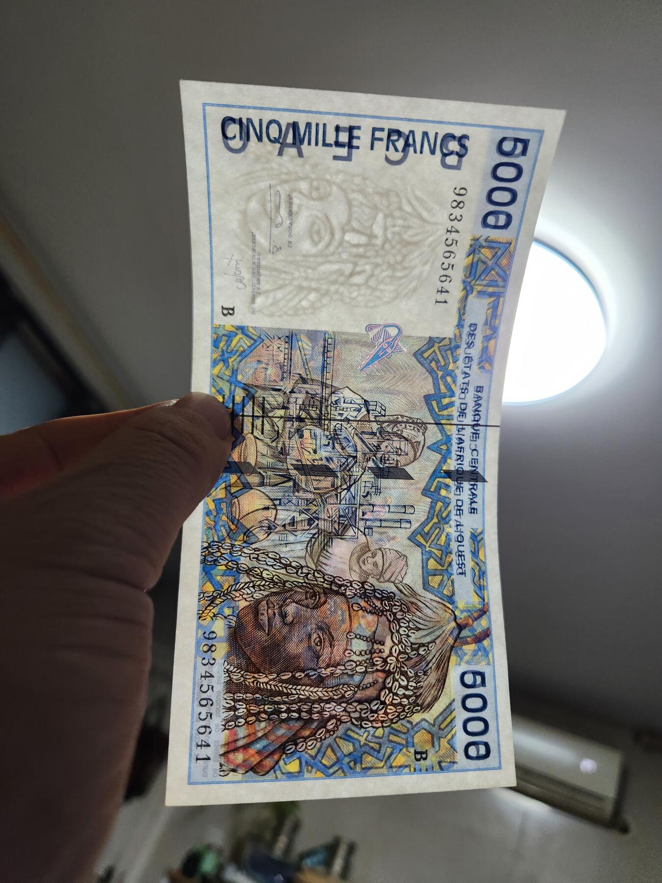 1月13号晚上8点 外国纸币自动截拍第8场 西非5000法郎 字母B贝宁 几乎全新