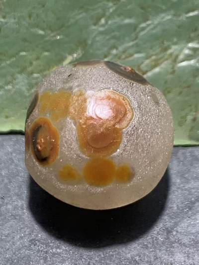 精美冰飘风化纹8字天眼图案战国红玛瑙随形珠一个， 精美冰飘风化纹8字天眼图案战国红玛瑙随形珠一个，