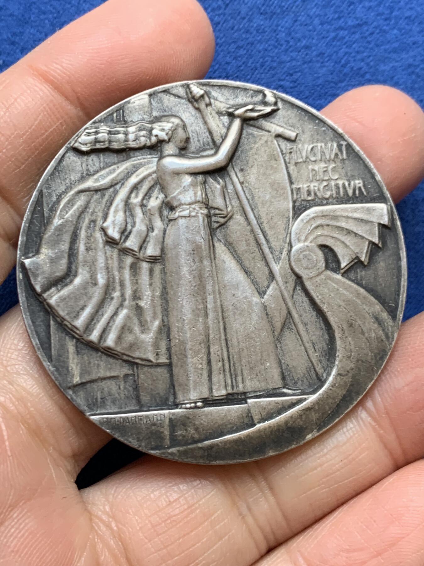 《竞宝斋》第457场 周日，周一，周二   3场连拍 （全场包邮）欢迎送拍 大师Dammann作 巴黎商业与工业雇员工会纪念大银章 55.9克 50mm 菱形 野猪头银标