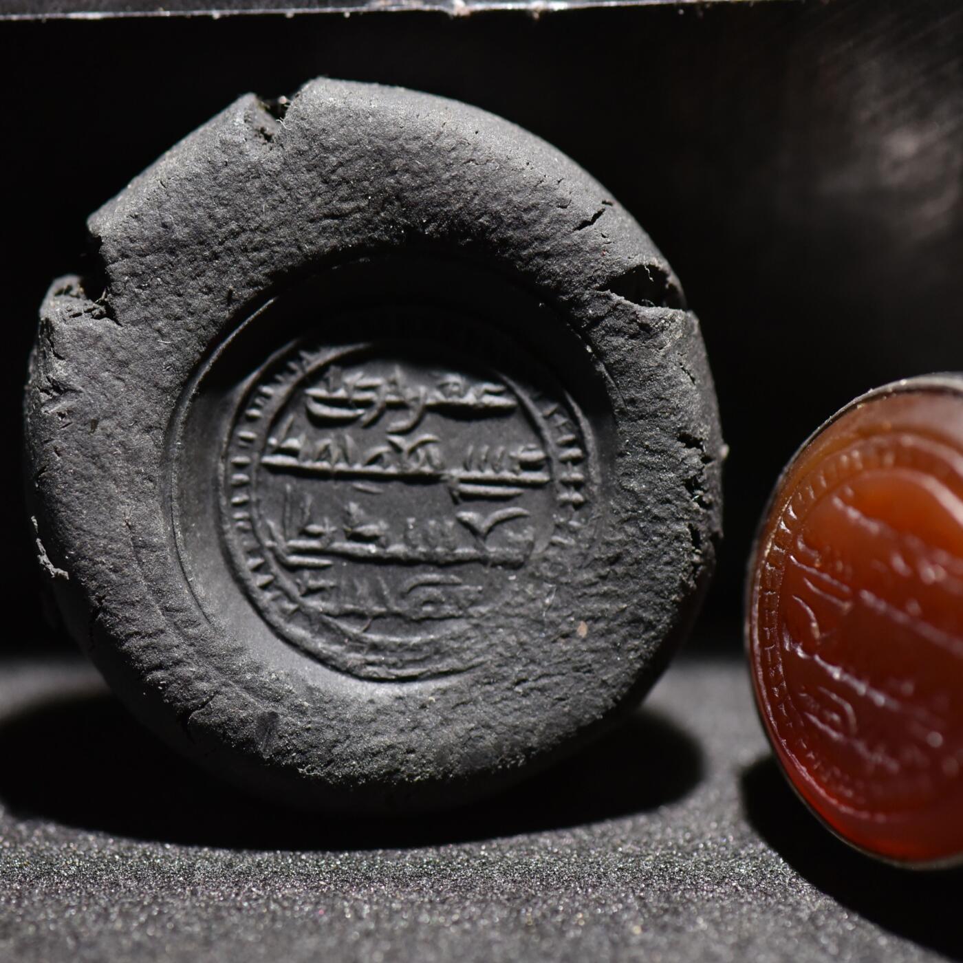 【良泉】【春节前最后一场】2月5日晚19.30点开拍！208组，本场结束后预存钱币的朋友请告知，将连同本场拍品一起邮寄，预祝诸位春节愉快！ 公元16-17世纪【波斯】萨菲王朝红玉髓赞主词戒面，戒托为后镶嵌，材质925银，17克。戒面径约24毫米，内圈可调节